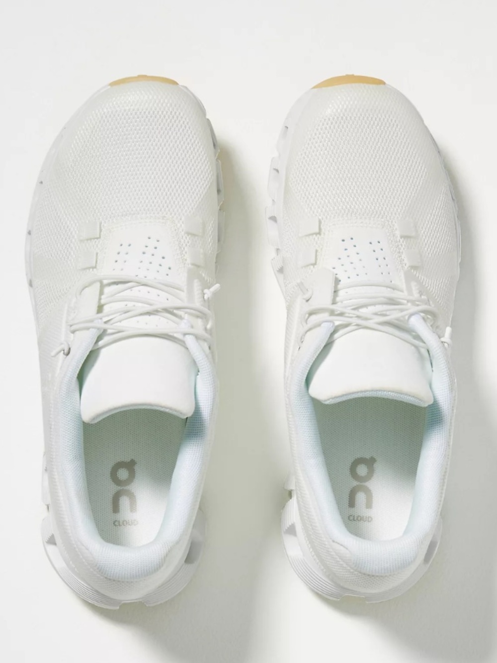 on cloud 5 sneaker women's size8.5